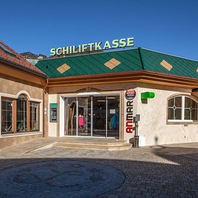 Anmar Sportshop mit Skiliftkasse