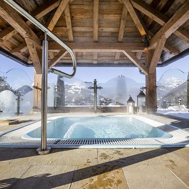 Jacuzzi in the Panorama sauna garden