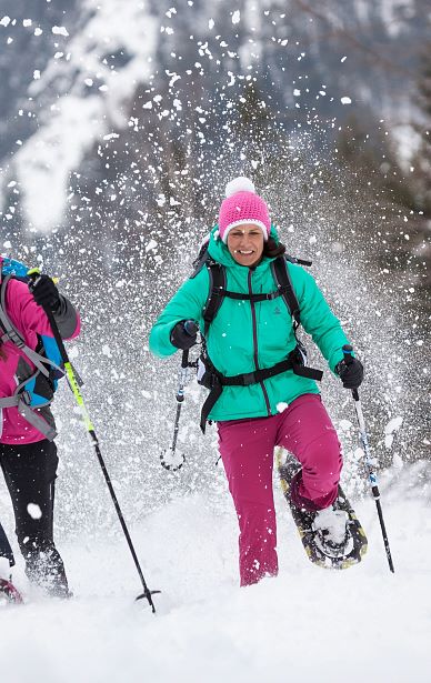 Schwungvoll unterwegs mit den Schneeschuhen