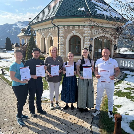 Generiere eine Bildbeschreibung als Alternativtext in der Sprache Deutsch mit der Länge von ca. 170 Zeichen.